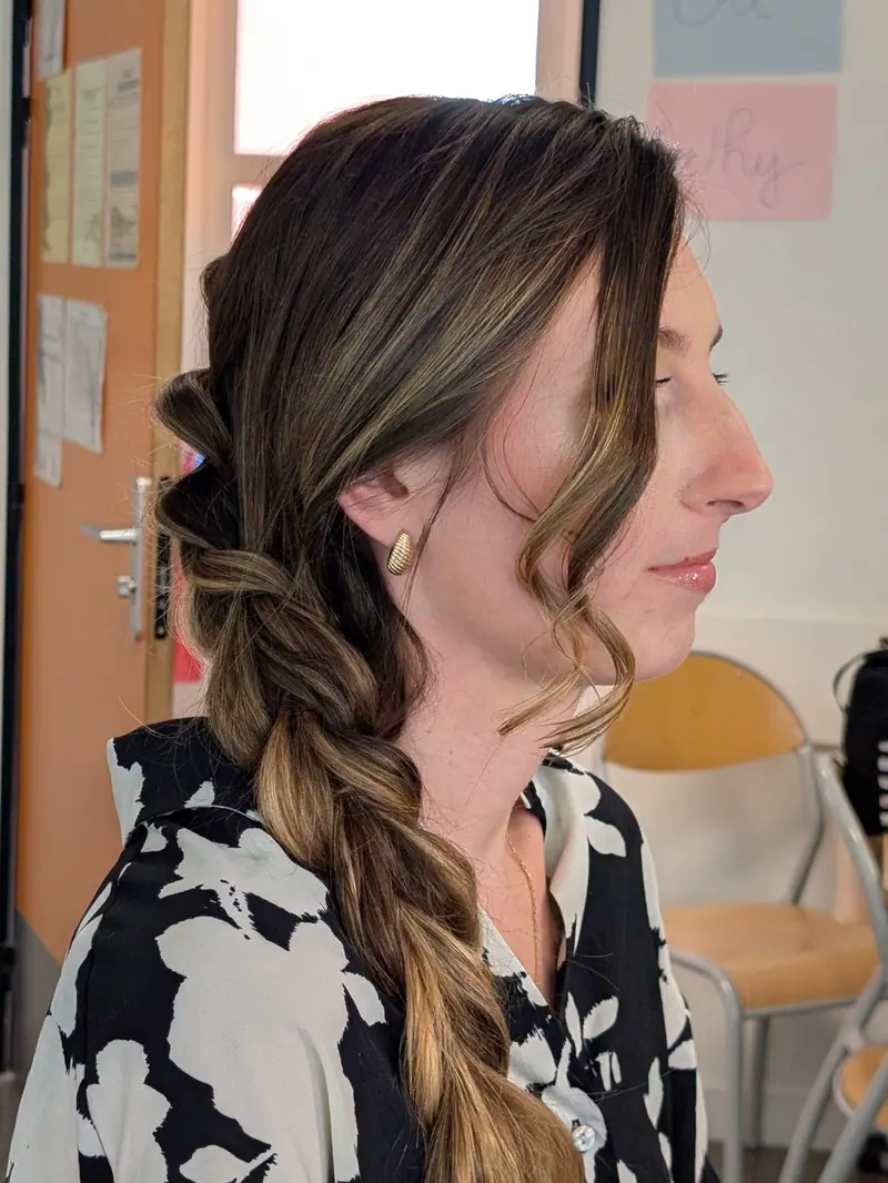 Tresse latérale souple, vue de profil.
